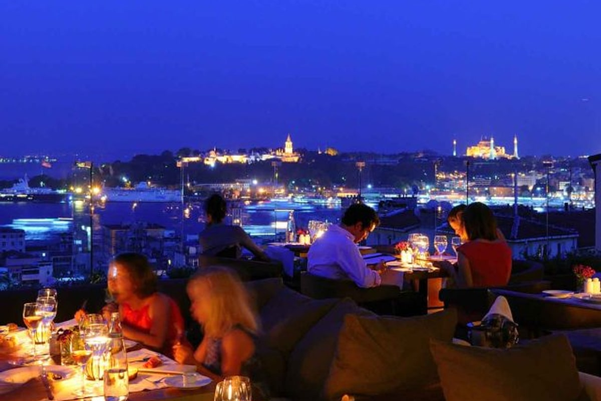 Le Fumoir rooftop dining at sunset