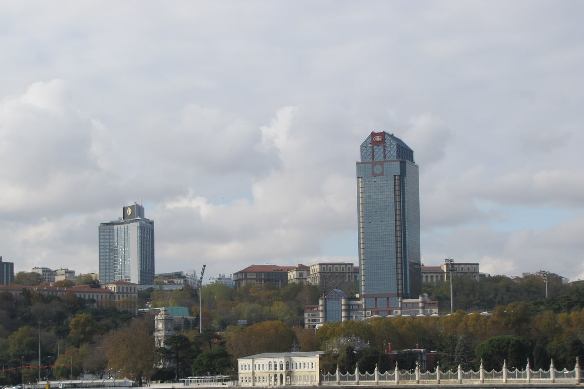 Süzer Plaza, the tower housing the Ritz-Carlton