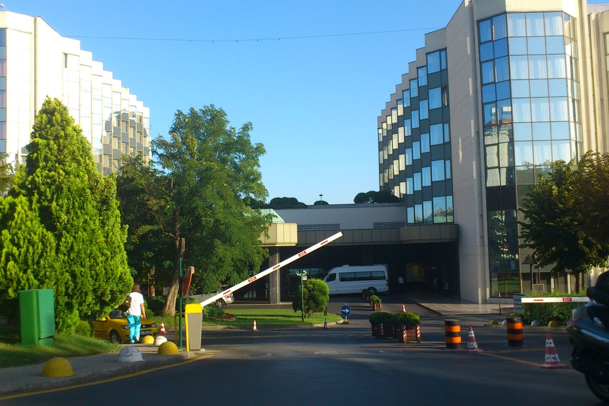 Hotel entrance from Bayıldım Caddesi