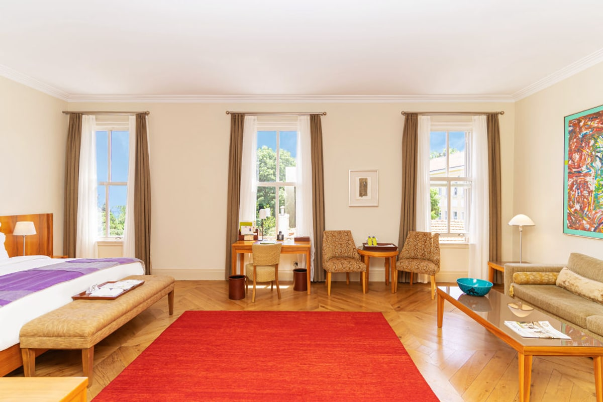 Deluxe suite with parquet floors and arched window